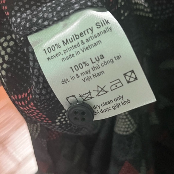 Metiseko 100% silk women’s size Large button down long sleeved dress black NWT - Picture 7 of 7